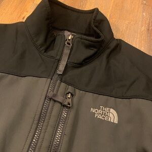 The North Face TNF Apex full zip jacket. Boys size 14/16.